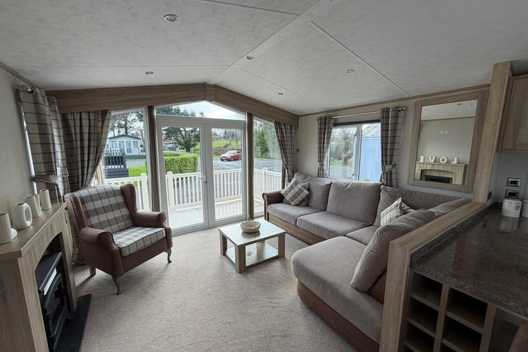 Carnaby Helmsley Lodge